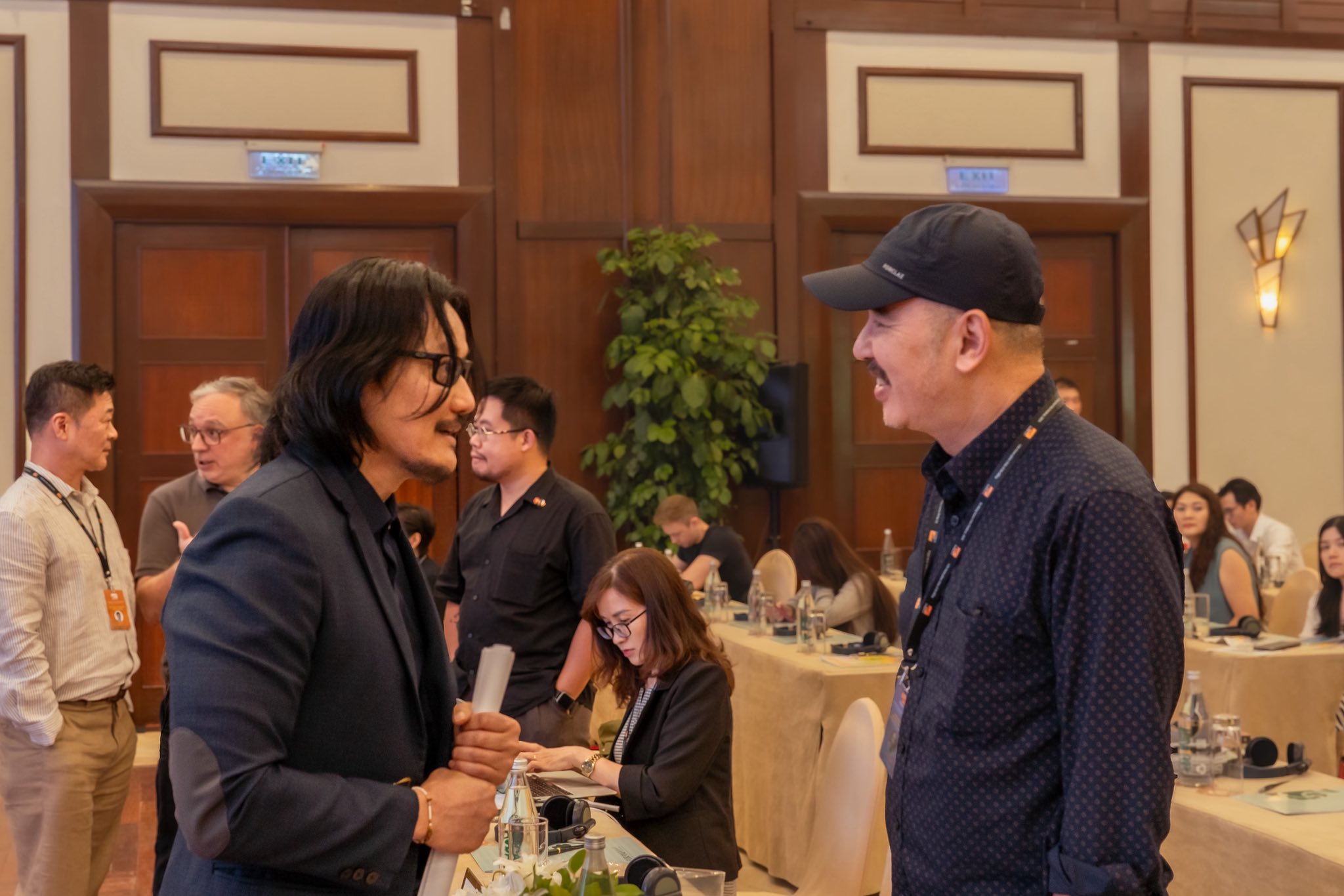 Đạo diễn Tony Bùi trò chuyện với đạo diễn Bùi Thạc Chuyên tại DANAFF 2025